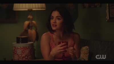 katy_keene_s01e01_1080p_web_h264-xlf_1240.jpg