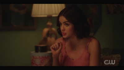 katy_keene_s01e01_1080p_web_h264-xlf_1259.jpg
