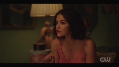 katy_keene_s01e01_1080p_web_h264-xlf_1260.jpg