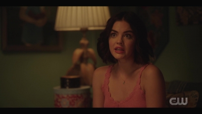 katy_keene_s01e01_1080p_web_h264-xlf_1282.jpg