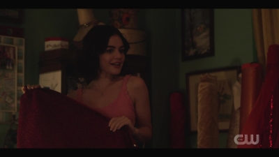 katy_keene_s01e01_1080p_web_h264-xlf_1301.jpg