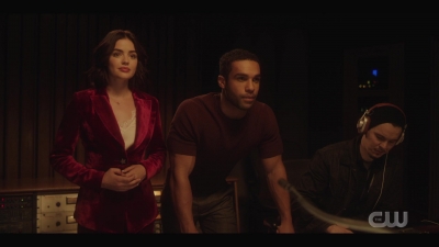 katy_keene_s01e01_1080p_web_h264-xlf_1321.jpg