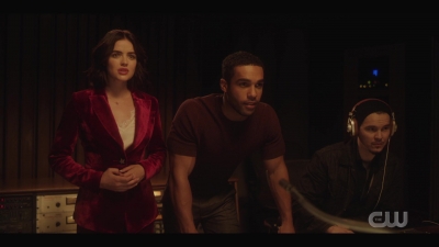 katy_keene_s01e01_1080p_web_h264-xlf_1323.jpg