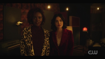 katy_keene_s01e01_1080p_web_h264-xlf_1370.jpg