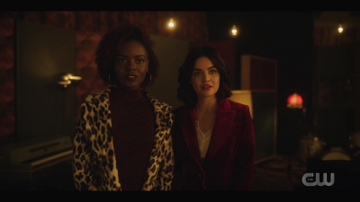 katy_keene_s01e01_1080p_web_h264-xlf_1372.jpg