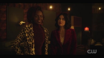 katy_keene_s01e01_1080p_web_h264-xlf_1379.jpg