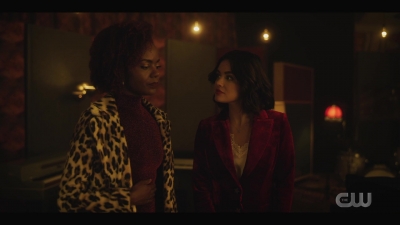 katy_keene_s01e01_1080p_web_h264-xlf_1380.jpg