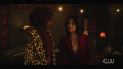 katy_keene_s01e01_1080p_web_h264-xlf_1381.jpg