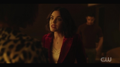 katy_keene_s01e01_1080p_web_h264-xlf_1389.jpg