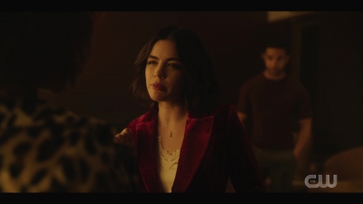katy_keene_s01e01_1080p_web_h264-xlf_1391.jpg