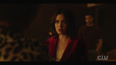 katy_keene_s01e01_1080p_web_h264-xlf_1396.jpg
