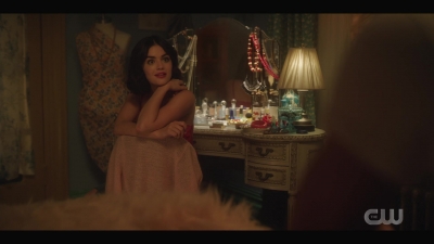 katy_keene_s01e01_1080p_web_h264-xlf_1472.jpg