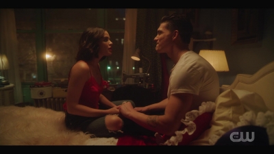 katy_keene_s01e01_1080p_web_h264-xlf_1483.jpg
