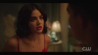 katy_keene_s01e01_1080p_web_h264-xlf_1502.jpg