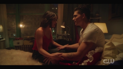 katy_keene_s01e01_1080p_web_h264-xlf_1509.jpg