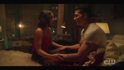 katy_keene_s01e01_1080p_web_h264-xlf_1511.jpg