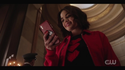 katy_keene_s01e01_1080p_web_h264-xlf_1561.jpg