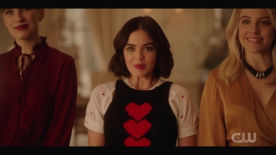 katy_keene_s01e01_1080p_web_h264-xlf_1591.jpg