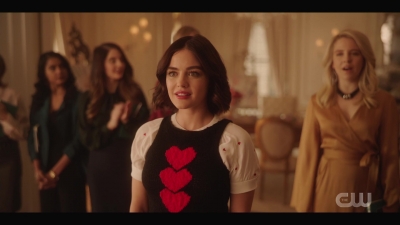 katy_keene_s01e01_1080p_web_h264-xlf_1601.jpg