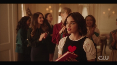 katy_keene_s01e01_1080p_web_h264-xlf_1605.jpg