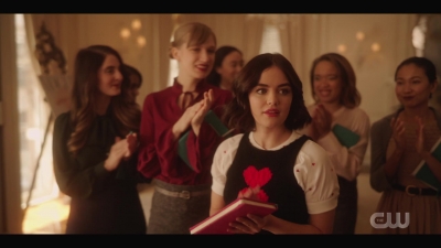 katy_keene_s01e01_1080p_web_h264-xlf_1606.jpg