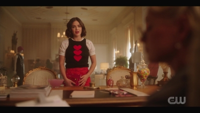 katy_keene_s01e01_1080p_web_h264-xlf_1738.jpg