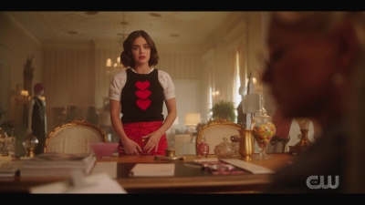 katy_keene_s01e01_1080p_web_h264-xlf_1739.jpg