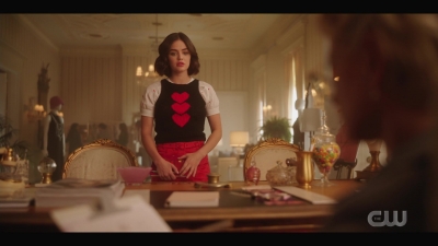 katy_keene_s01e01_1080p_web_h264-xlf_1743.jpg