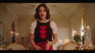 katy_keene_s01e01_1080p_web_h264-xlf_1747.jpg