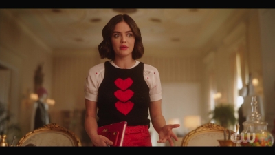 katy_keene_s01e01_1080p_web_h264-xlf_1749.jpg