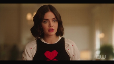 katy_keene_s01e01_1080p_web_h264-xlf_1762.jpg