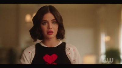 katy_keene_s01e01_1080p_web_h264-xlf_1775.jpg