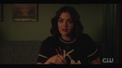katy_keene_s01e01_1080p_web_h264-xlf_1787.jpg