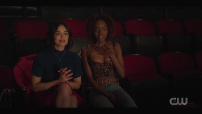 katy_keene_s01e01_1080p_web_h264-xlf_1915.jpg