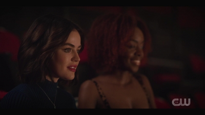 katy_keene_s01e01_1080p_web_h264-xlf_1922.jpg