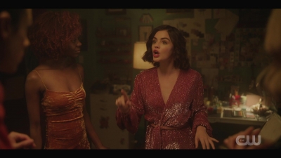katy_keene_s01e01_1080p_web_h264-xlf_2071.jpg