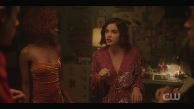 katy_keene_s01e01_1080p_web_h264-xlf_2072.jpg