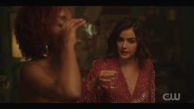katy_keene_s01e01_1080p_web_h264-xlf_2093.jpg