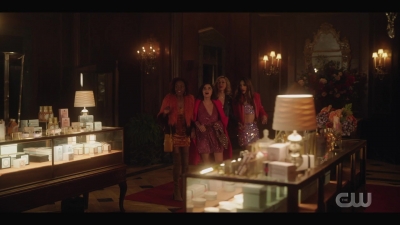katy_keene_s01e01_1080p_web_h264-xlf_2109.jpg