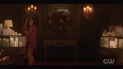 katy_keene_s01e01_1080p_web_h264-xlf_2145.jpg