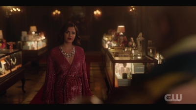 katy_keene_s01e01_1080p_web_h264-xlf_2155.jpg
