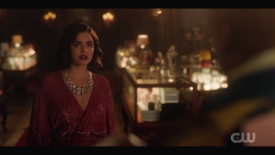 katy_keene_s01e01_1080p_web_h264-xlf_2157.jpg