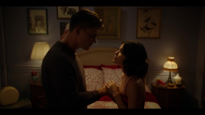 katy_keene_s01e02_1080p_web_h264-memento_0207.jpg