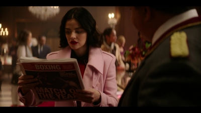 katy_keene_s01e02_1080p_web_h264-memento_0391.jpg