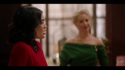 katy_keene_s01e02_1080p_web_h264-memento_0877.jpg