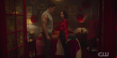 katy_keene_s01e03_1080p_webrip_x264-xlf_0507.jpg