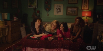 katy_keene_s01e03_1080p_webrip_x264-xlf_1923.jpg