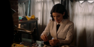 katy_keene_s01e09_1080p_web_h264-memento_0459.jpg