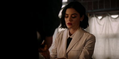 katy_keene_s01e09_1080p_web_h264-memento_0462.jpg