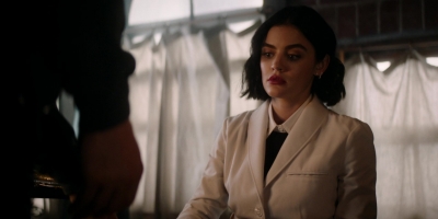 katy_keene_s01e09_1080p_web_h264-memento_0463.jpg